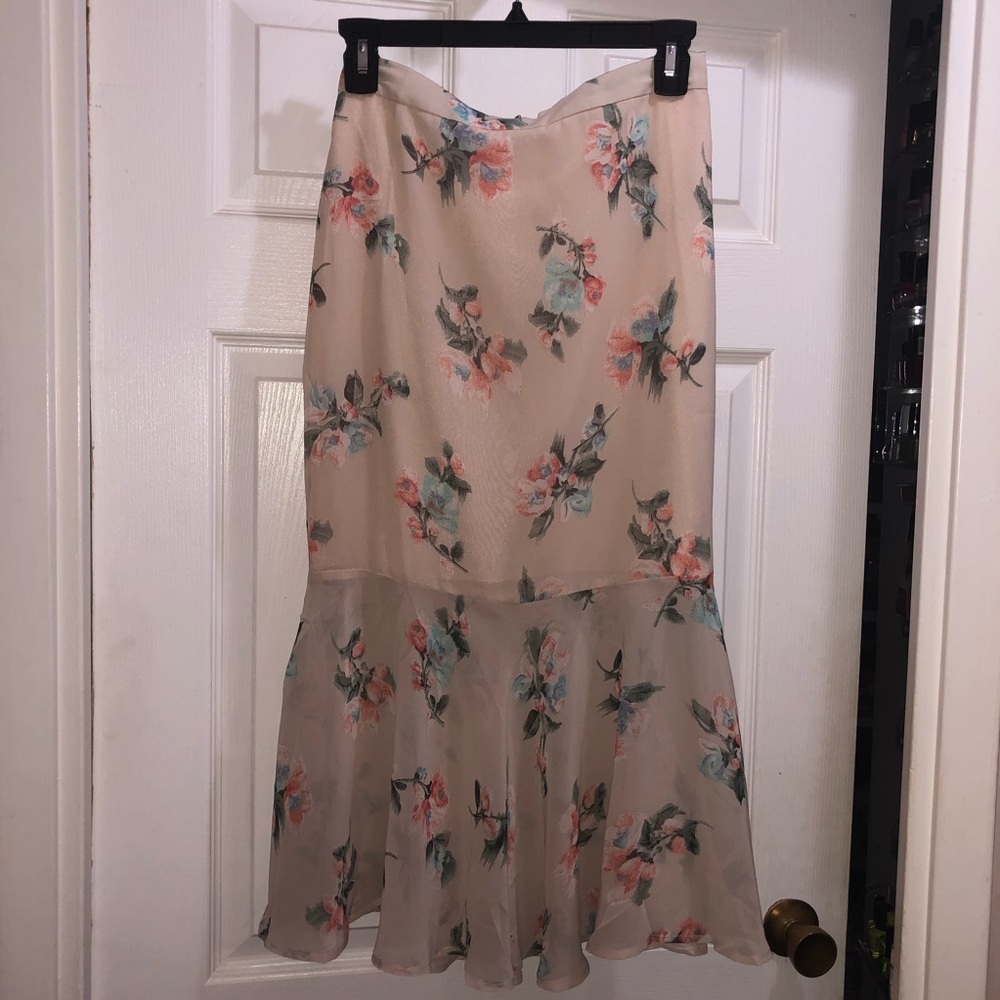 Size “S” peach- pink floral pencil midi skirt